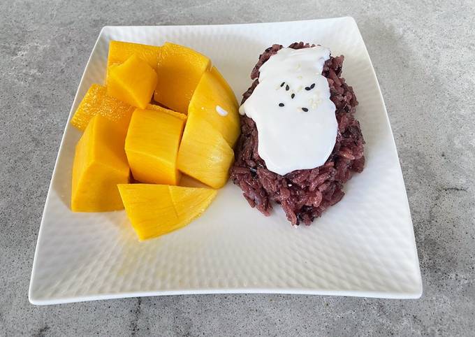 Coconut-Flavored Sticky Rice with Mangoes Recipe