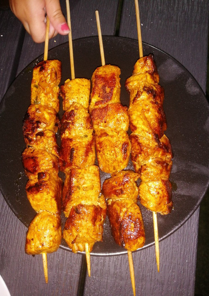 Una foto de Pinchos de pollo moruno