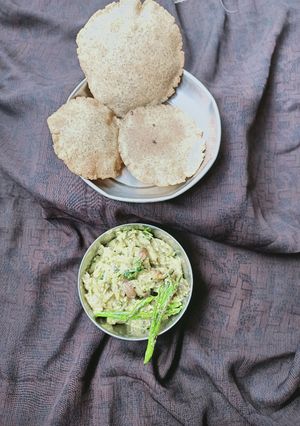 भरीत आणि कळण्याची पुरी (bhari ani puri recipe in marathi) रेसिपी चे मुख्य फोटो 