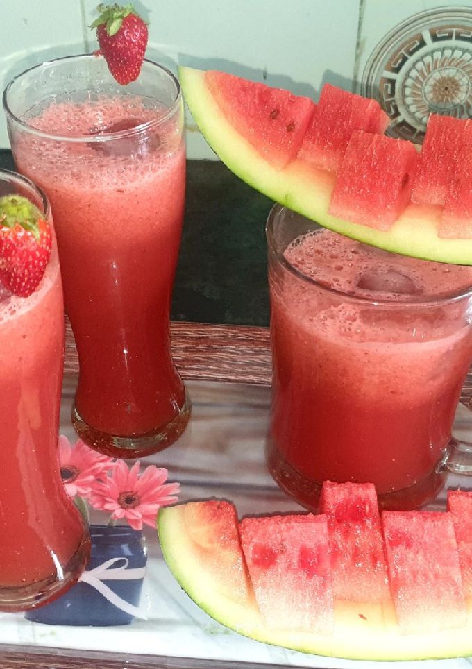 वाटरमेलोन कूलर (watermelon cooler recipe in Hindi) रेसिपी मुख्य फोटो