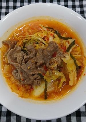 Hình của món Canh kim chi nấu thịt bò.