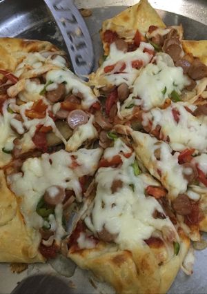 صورة لوصفة بيتزا محشيه الاطراف🍕