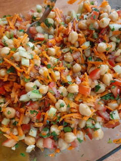 Una foto de Ensalada de garbanzo