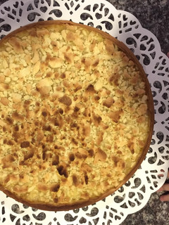 Una foto de Tarta de manzana y pastelera