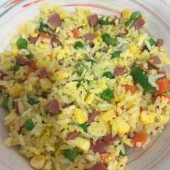 Una foto de Arroz frito mi versión