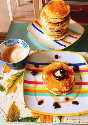 Φωτογραφία της συνταγής Fluffy American pancakes - με σάλτσα από άγρια μούρα