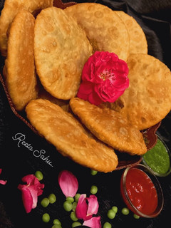 मटर की कचौड़ी (Matar ki kachori recipe in Hindi) रेसिपी मुख्य फोटो