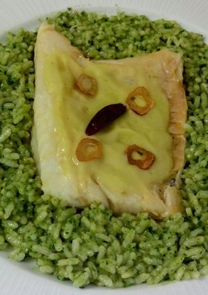 Foto principal de Bacalao al pil-pil y salteado de arroz con cilantro