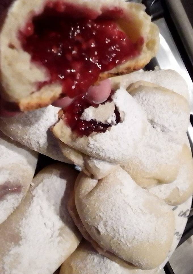 Пиріжки з малиновим джемом