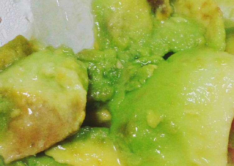 Cara Gampang Menyiapkan Alpukat Mentega Kerok Es (Eat Clean), Enak