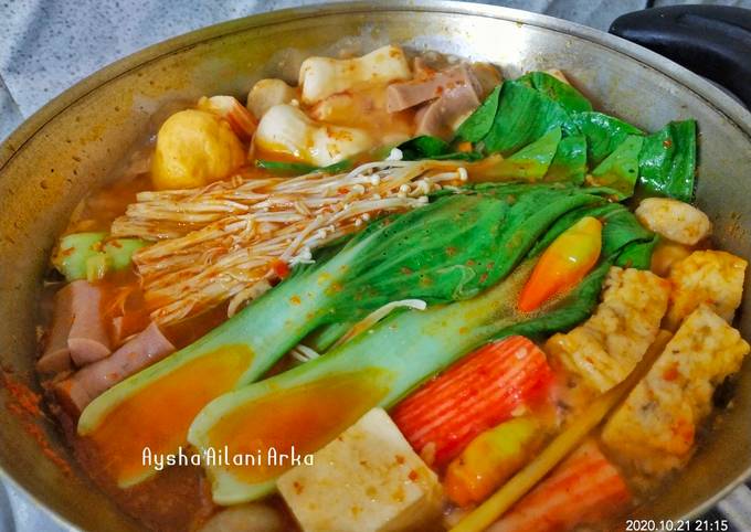 Steamboat Tomyam Seafood