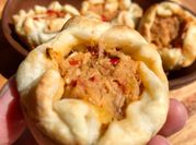 Una foto de canastitas de atún
