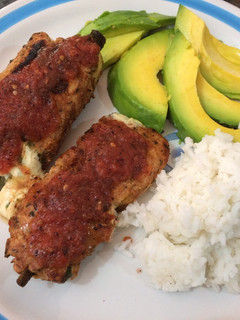 Una foto de Pechuga rellena con chile poblano