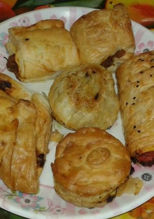 A picture of Puff patties.