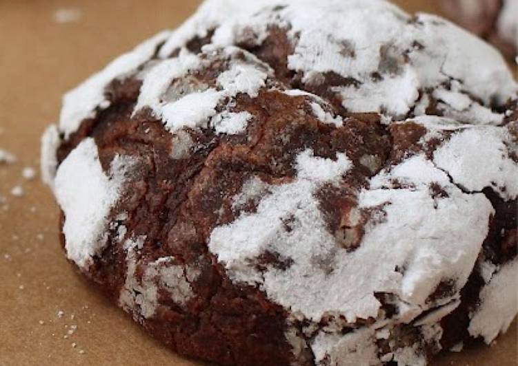 Recipe of Any-night-of-the-week Chocolate crinkle cookie with buttercream frosting