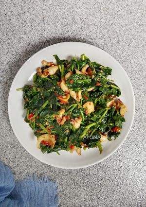 Foto resep Tumis Pedas Daun Ubi-Kerang
