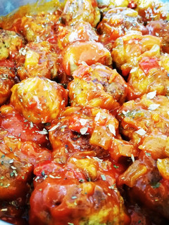 Una foto de Albóndigas de berenjenas 🍆con fritada