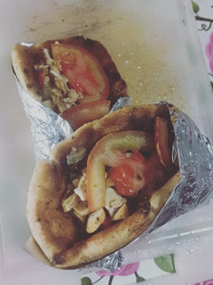 Φωτογραφία της συνταγής Κοτόπουλο BBQ σε πίτα με καπνιστή μελιτζανοσαλάτα