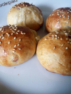 A picture of Sesame Cheese balls.