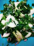 Ensalada de pepino, rúcula y semillas de maravilla