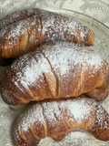 Croissant sfogliati con lievito madre naturale