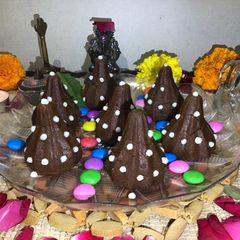 A picture of Chocolate Cake Modak.