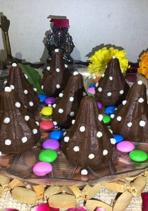 A picture of Chocolate Cake Modak.
