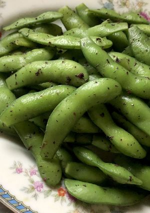 A picture of Frozen Edamame with Yukari Seasoning.