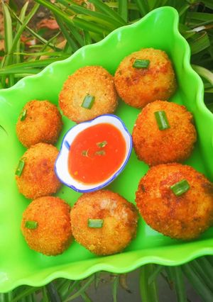 A picture of Potato and vegetable kababs.