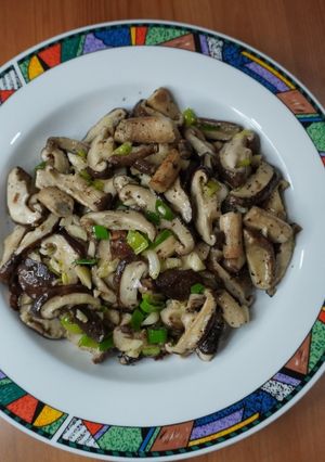 奶油蒜香炒香菇 的食譜成品照片