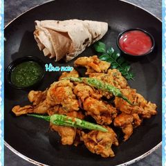 A picture of CRISPY PAKORAY With Roti.