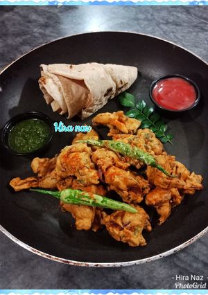 A picture of CRISPY PAKORAY With Roti.