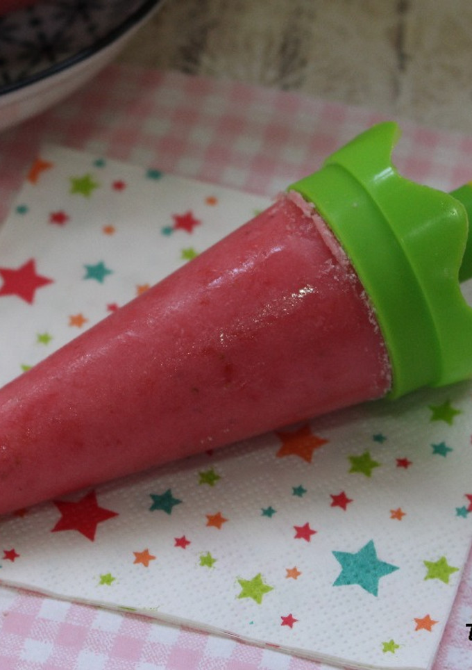 Una foto de Polos de fresa y yogur