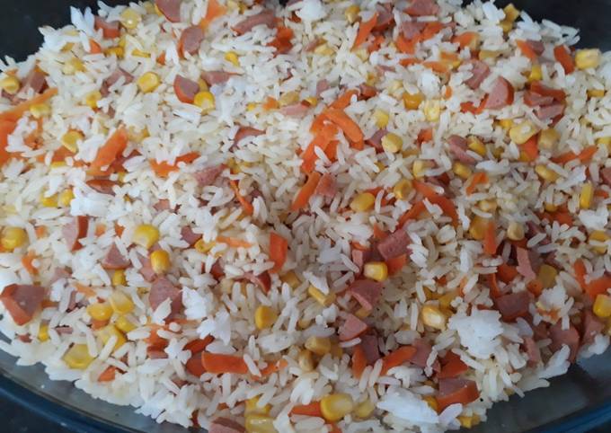 Como fazer um arroz temperado simples e gostoso