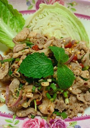 รูปของ พล่าหมู🐷