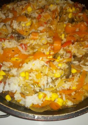 Una foto de Salteado de verduras con arroz