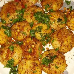 A picture of Spicy idli.