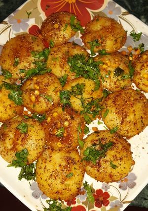 A picture of Spicy idli.