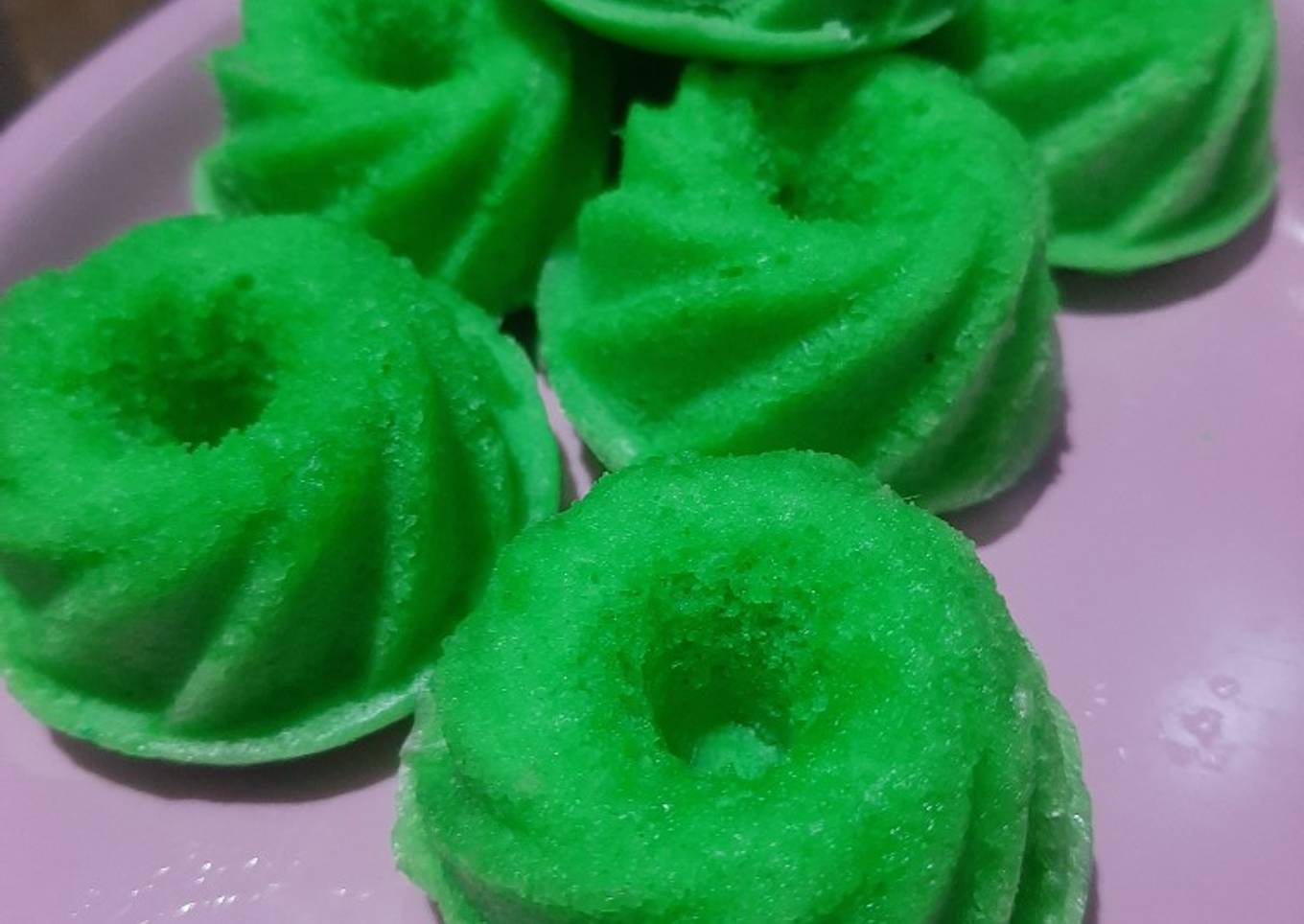 Kue Putu Antri Ribet dan Tidak Cepat Basi