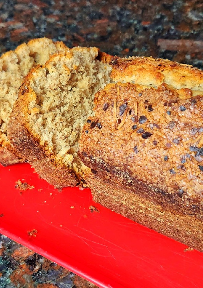 Una foto de Budín de banana y manzana con especias 🍌🍎
