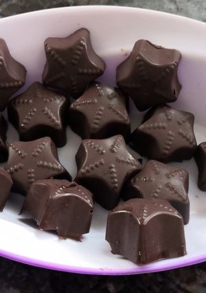 A picture of Roasted nuts choclates.