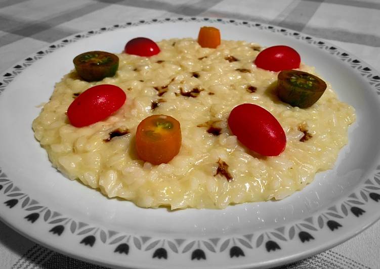 Risotto al provolone dolce, pomodorini e goccie di aceto balsamico 🧀🍅