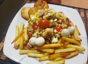 Una foto de Ensalada mixta de maíz dulce