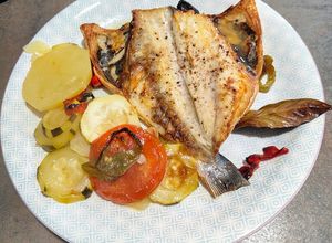 Foto principal de Doradas al horno con patatas y verduras