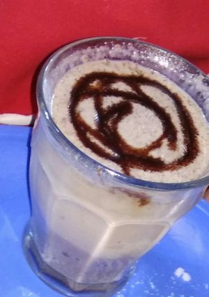 A picture of Oreo milk shake.