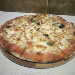 A picture of Chicken Pizza.
