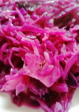 Lilakáposzta almával párolva recept fotója