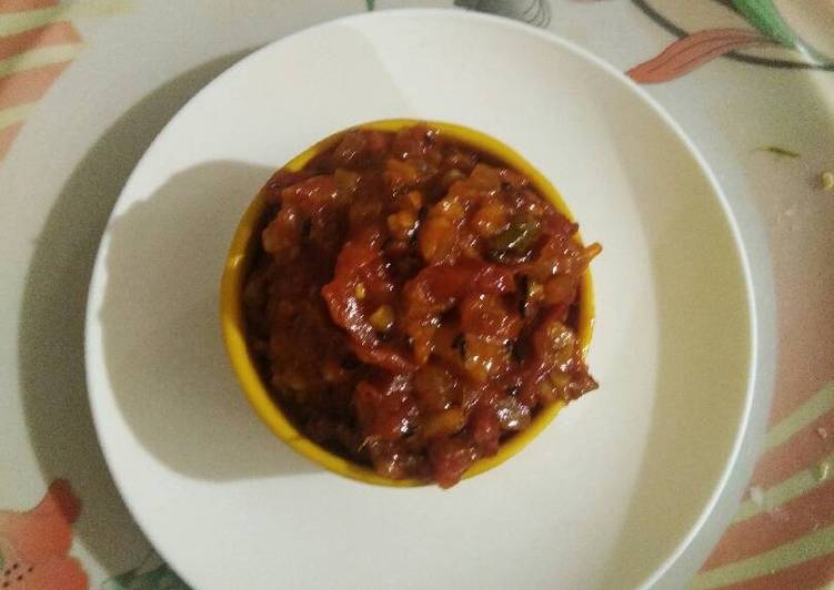 Tomatoes and garlic ki khatti Methi chutney lajawab