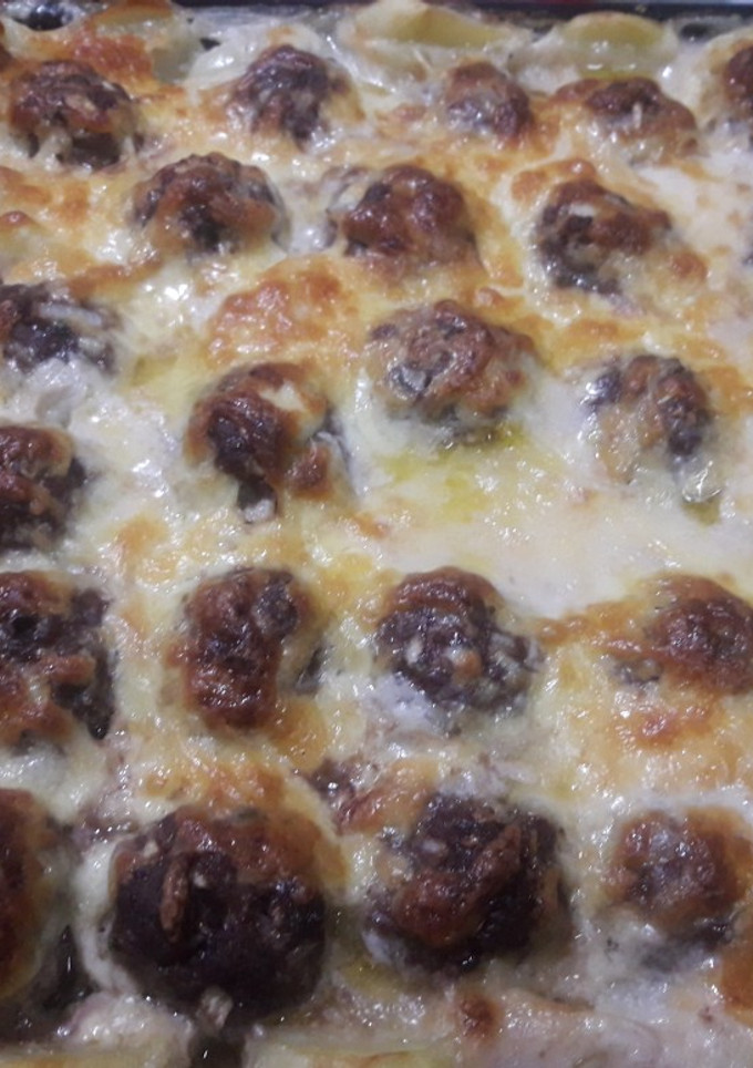 Una foto de Albóndigas con papas gratinadas