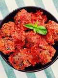 Polpette di fagioli neri in salsa piccante